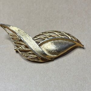 Elegant Gold Leaf Brooch